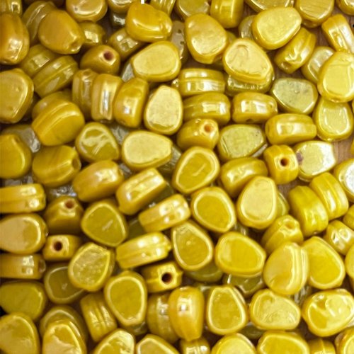 Perles goutte en verre indiennes jaune,lot de 145 perles