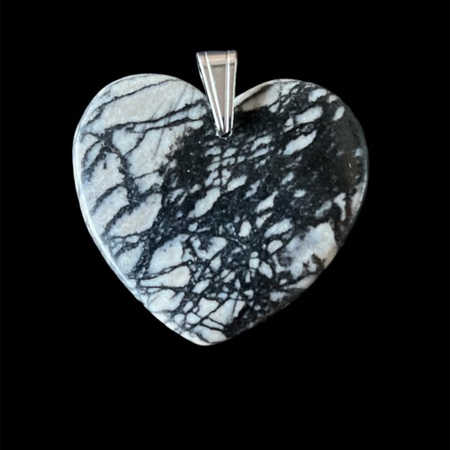 Pendentif coeur jaspe netstone en soie noire naturelle et sa bélière acier inoxydable,5 cm de long