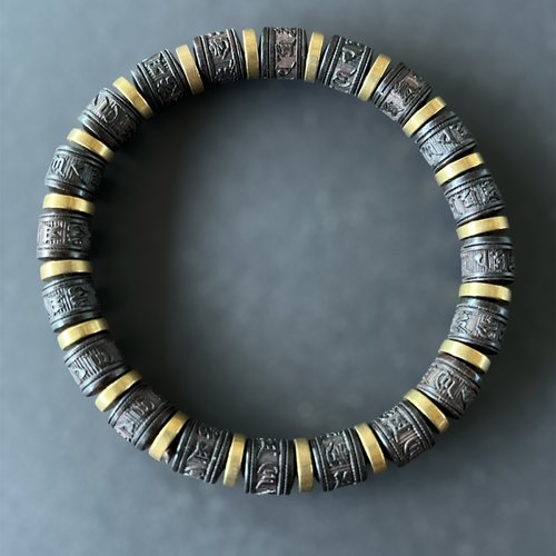 Bracelet tibétain élastique perles en bois avec perle gravées mantras