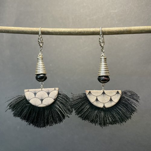 Boucle d'oreille japonaise