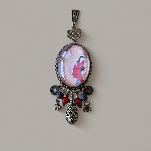 Collier avec pendentif asiatique cabochon geisha,perle porcelaine et son noeud pompon