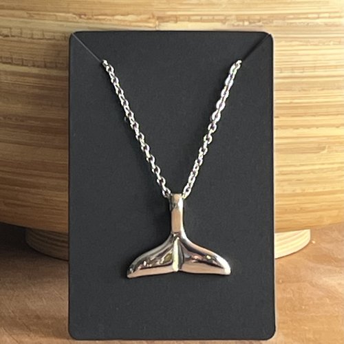 Collier queue de baleine en acier inoxydable argent