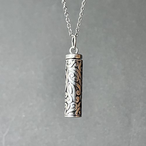 Pendentif en acier inoxydable,boite tube gravé qui s'ouvre