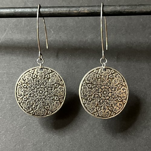 Boucles d’oreilles ethniques martelées