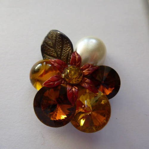 Cabochon perle goutte nacrée et strass topaze et citrine