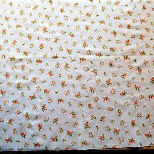 Tissu coton coupon 73 x 50 cm fin motifs fleurs roses sur fond blanc style liberty