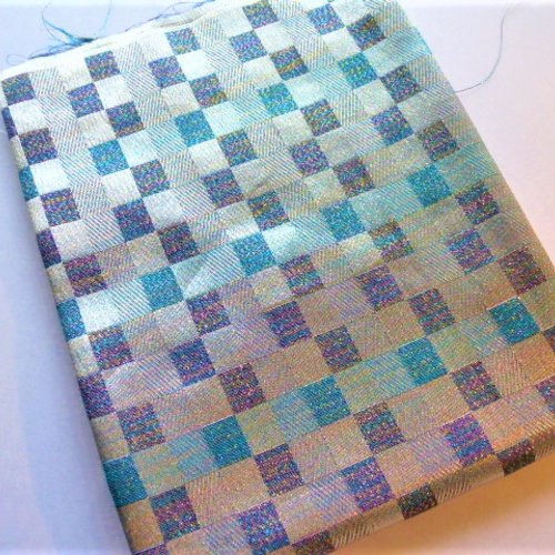 Coupon satin bleu à carreaux effet brillant  44 x 45 cm