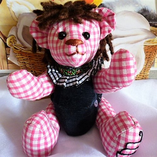 Petit ours de collection rasta nommé "jimmy" en tissu vichy rose, fait main, articulé façon vintage pour décoration