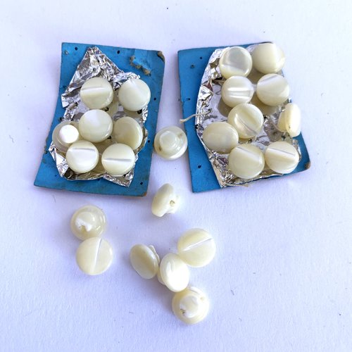 6 boutons en nacre véritable 9 mm