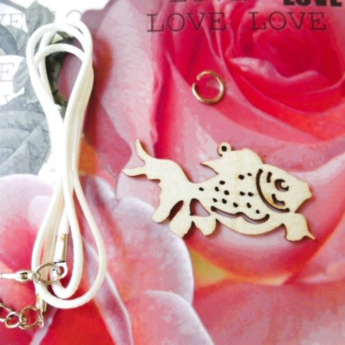 Kit créatif collier modèle médaillon poisson cordon blanc
