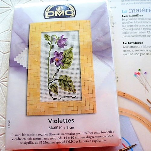 Mini kit à broder dmc violettes t 875 k avec cadre en bois mer 168 créative world pour création manuelle adultes et enfants
