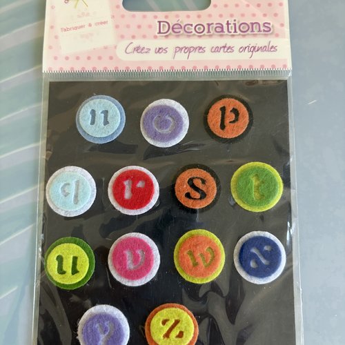 Stickers lettres forme bouton multicolore