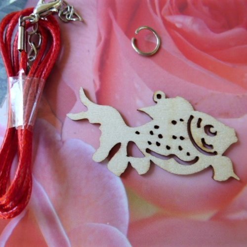 Kit créatif collier modèle médaillon poisson cordon rouge
