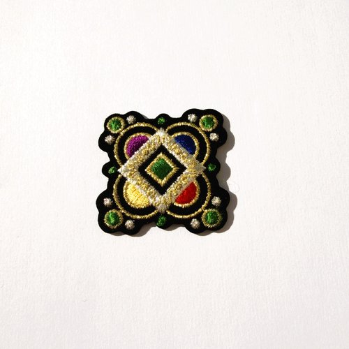 Applique, écusson, patch brodé style haute couture couleurs et fils dorés