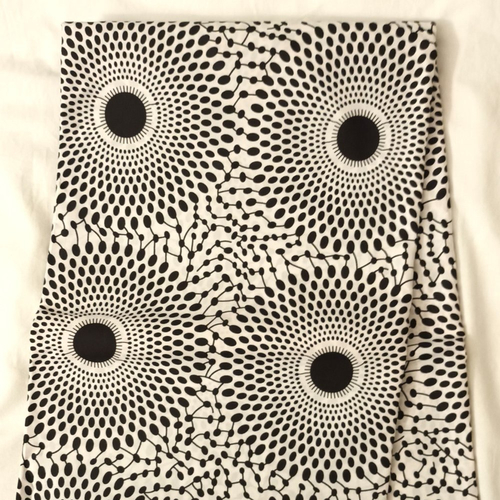 Pagne africain polycoton par 45 cm x 116 cm, coupon wax, tissu wax, ankara wax, ankara fabrics, disque noir, blanc