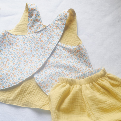 Ensemble réversible motif petites fleurs et jaune, pour petite fille - taille naissance à 3 ans