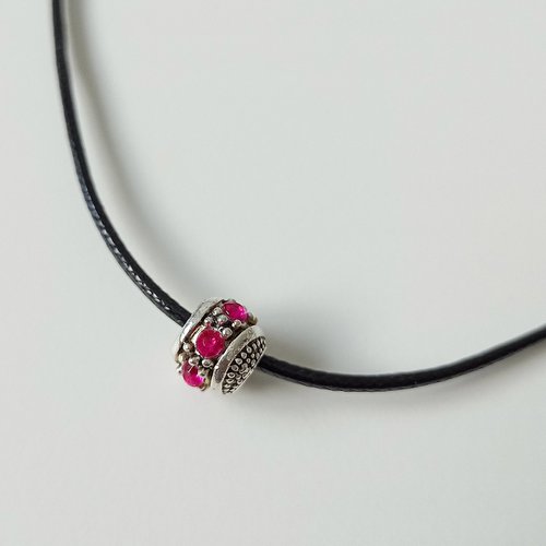 Collier cordon avec perle strass rose