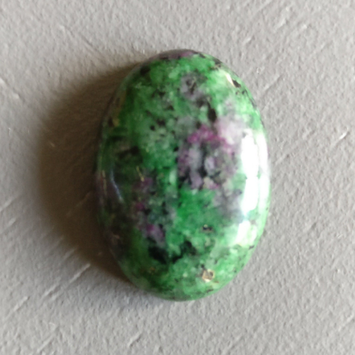 1 cabochon de pierre couleurs variées en pierre naturelle. 25 x 18 mm.