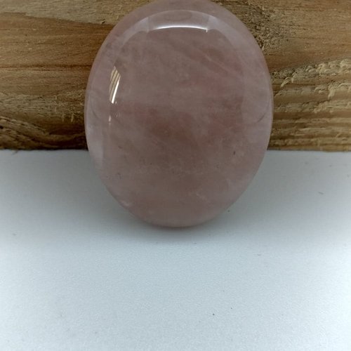 1 cabochon de quartz rose en pierre naturelle. 40 x 30 mm.