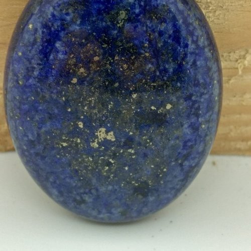 1 cabochon de lapis lazuli en pierre naturelle. 40 x 30 mm.