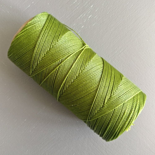 10 mètres fil macramé ciré linhasita  - polyester 0,8 mm d'épaisseur.  pour macramé, bijoux. grass green réf 352