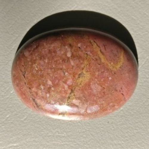 1 cabochon rhodonite en pierre naturelle. 40 x 30 mm.