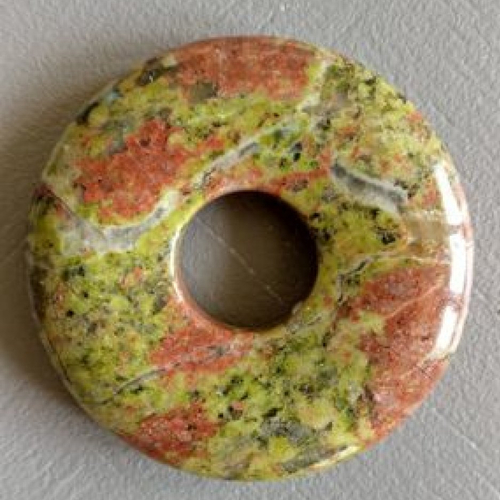 1 donut d'unakite en pierre naturelle diamètre 40 mm trou 14 mm