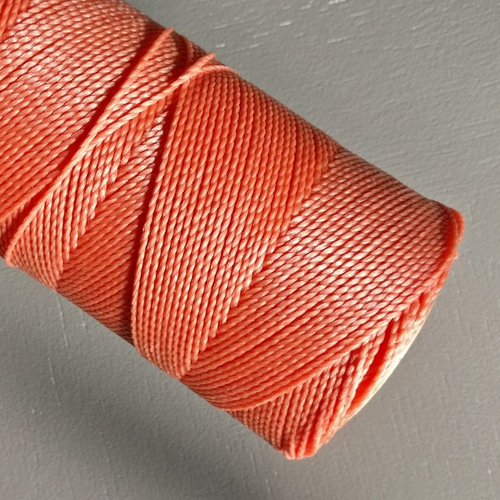 10 mètres fil macramé ciré linhasita  -polyester 1 mm d'épaisseur.  pour macramé, bijoux. corail réf 640