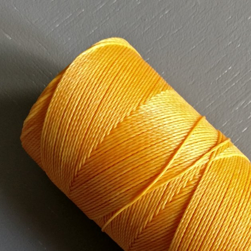 10 mètres fil macramé ciré linhasita  - polyester 0,8 mm d'épaisseur.  pour macramé, bijoux. safran réf 274