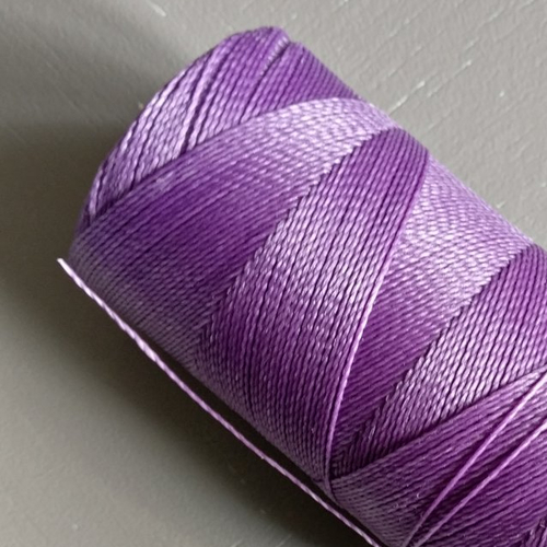 10 mètres ou + de  fil macramé ciré linhasita - polyester 0,5 mm d'épaisseur pour macramé, bijoux. lilac réf 69