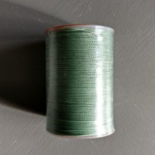 Bobine de fil rond ciré galaces - 115 mètres - polyester  0,55 mm d'épaisseur ref s031.  pour macramé, bijoux.