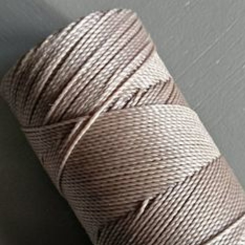 10 mètres fil macramé ciré linhasita  -polyester 1 mm d'épaisseur.  pour macramé, bijoux. greige réf 04