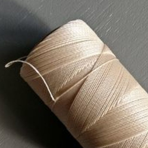 10 mètres ou + de  fil macramé ciré linhasita - polyester 0,5 mm d'épaisseur pour macramé, bijoux. sand réf 924.