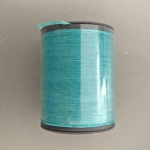 Bobine de fil plat ciré galaces - 110 mètres - polyester  0,8 mm d'épaisseur ref s069.  pour macramé, bijoux.