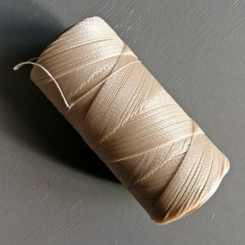 1 mètre ou + de  fil macramé ciré linhasita - polyester 0,5 mm d'épaisseur pour macramé, bijoux. réf 924.