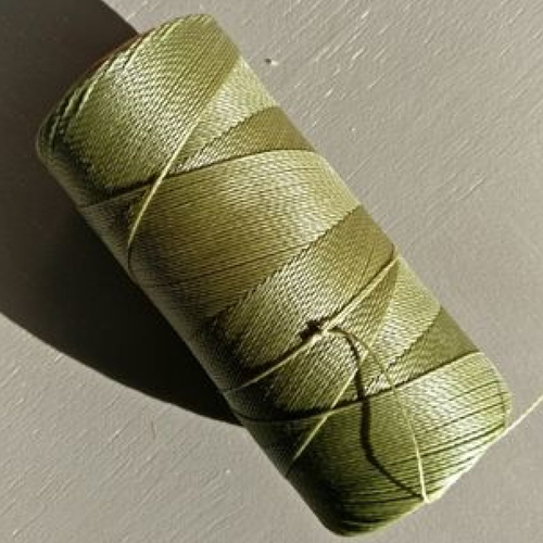 1 mètre ou + de  fil macramé ciré linhasita - polyester 0,5 mm d'épaisseur pour macramé, bijoux.  réf 90.