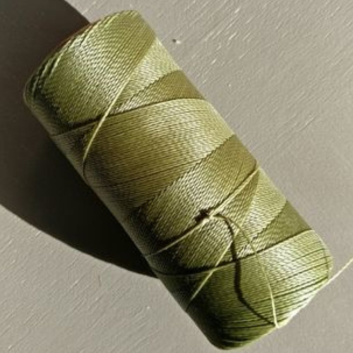 1 mètre ou + de  fil macramé ciré linhasita - polyester 0,8 mm d'épaisseur pour macramé, bijoux.  réf 90.