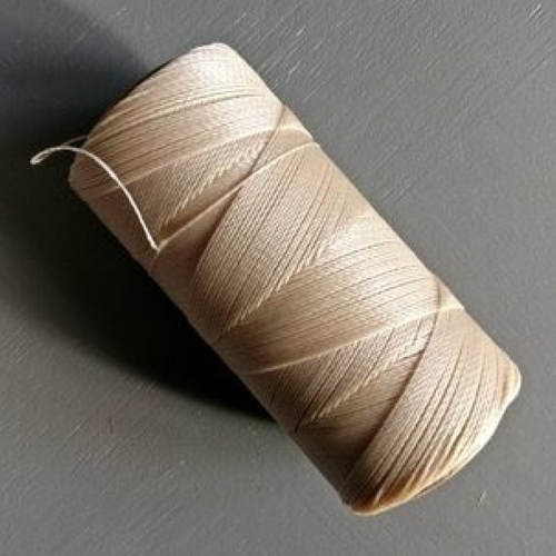 1 mètre ou + de  fil macramé ciré linhasita - polyester 1 mm d'épaisseur pour macramé, bijoux. réf 924.