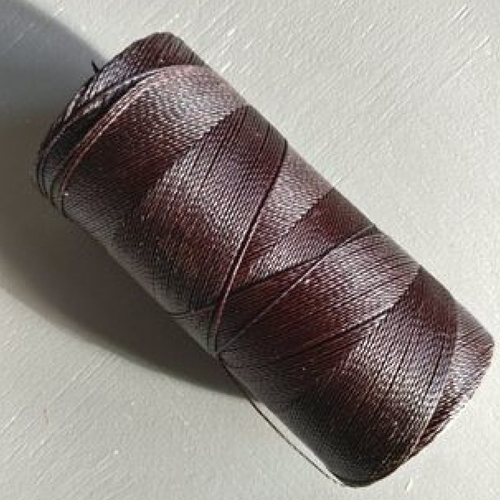 1 mètre ou + de  fil macramé ciré linhasita - polyester 1 mm d'épaisseur pour macramé, bijoux.  réf 555.