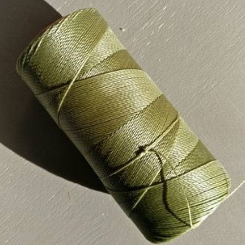 1 mètre ou + de  fil macramé ciré linhasita - polyester 1 mm d'épaisseur pour macramé, bijoux.  réf 90.