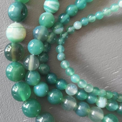 Lot de 14 perles d agate verte rondes en pierre naturelle 10 mm.