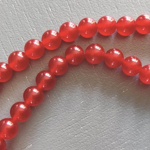 Lot de 10 perles de calcédoine rouge clair rondes en pierre naturelle 8 mm.