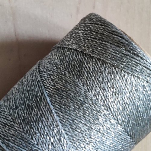 10 m de  fil macramé ciré linhasita argenté - polyester 0,35 mm d'épaisseur pour macramé, bijoux.  réf prata