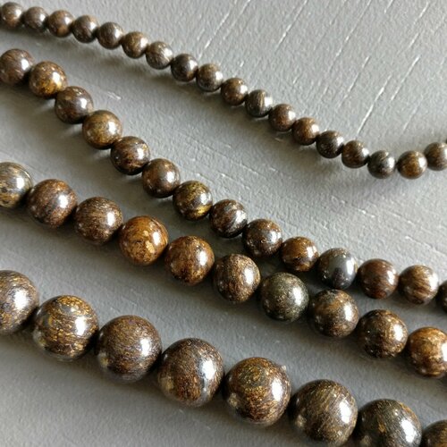 Lot de 10 perles de bronzite rondes en pierre naturelle 4 mm.