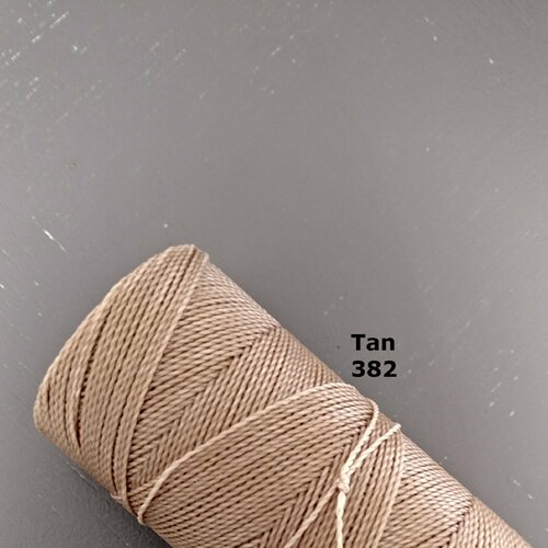 10 mètres fil macramé ciré linhasita -polyester 1 mm d'épaisseur.  pour macramé, bijoux.  tan réf 382