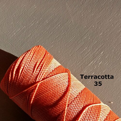 10 mètres fil macramé ciré linhasita  -polyester 1 mm d'épaisseur.  pour macramé, bijoux.  terracotta réf 35