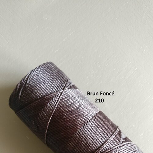 10 mètres fil macramé ciré linhasita -polyester 1 mm d'épaisseur.  pour macramé, bijoux.  brun foncé réf 210