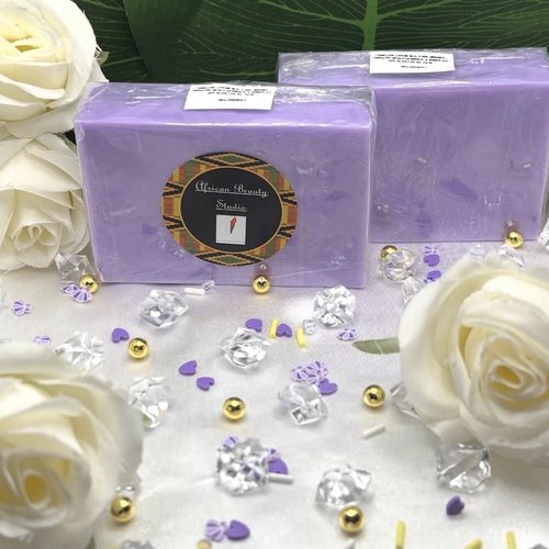 Savon artisanal parfum "bonbon à la violette"