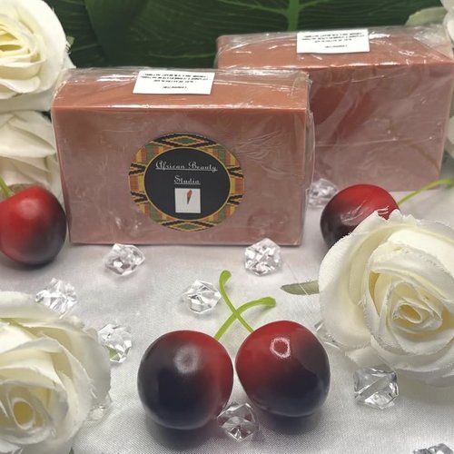 Savon artisanal parfum "cerise rouge"