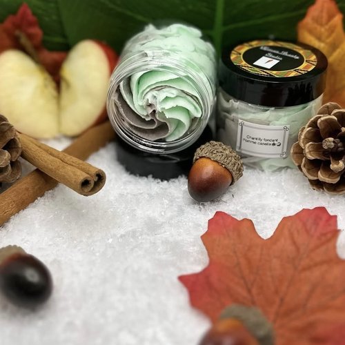 Fondant bougie en chantilly artisanal parfum "pomme/cannelle" + spatule